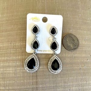 Gorgeous black and silver drops 💧 earrings